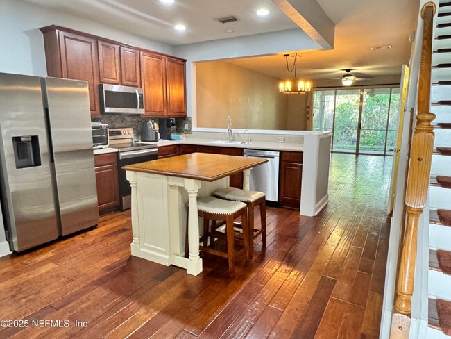 Foto del edificio - 4193 Highwood Dr