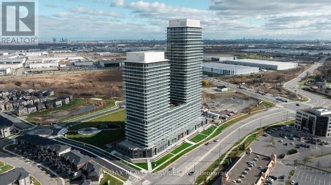 Building Photo - 15 Skyridge Dr