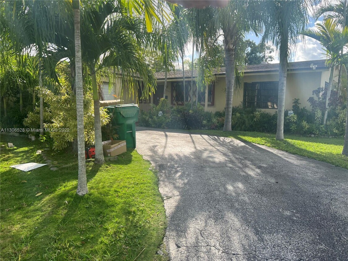16030 SW 99th Ave 16030 Miami Fl 33157 House Rental in Miami, FL