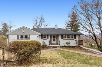 Building Photo - 145 Highview Terrace