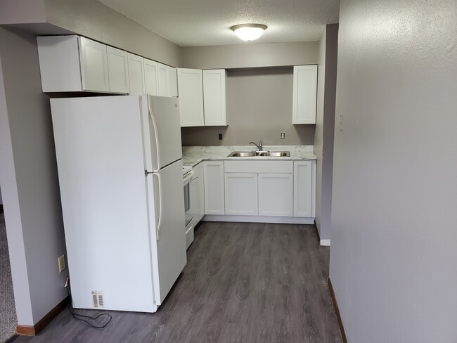 Kitchen - 3304 S Elmwood Ave