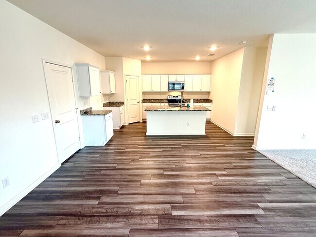 Building Photo - Spacious 5-Bedroom Home with Loft & Community Pool
