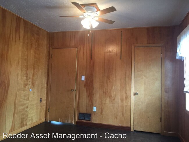 Foto del edificio - 5 br, 2 bath House - 3870 South Main Street