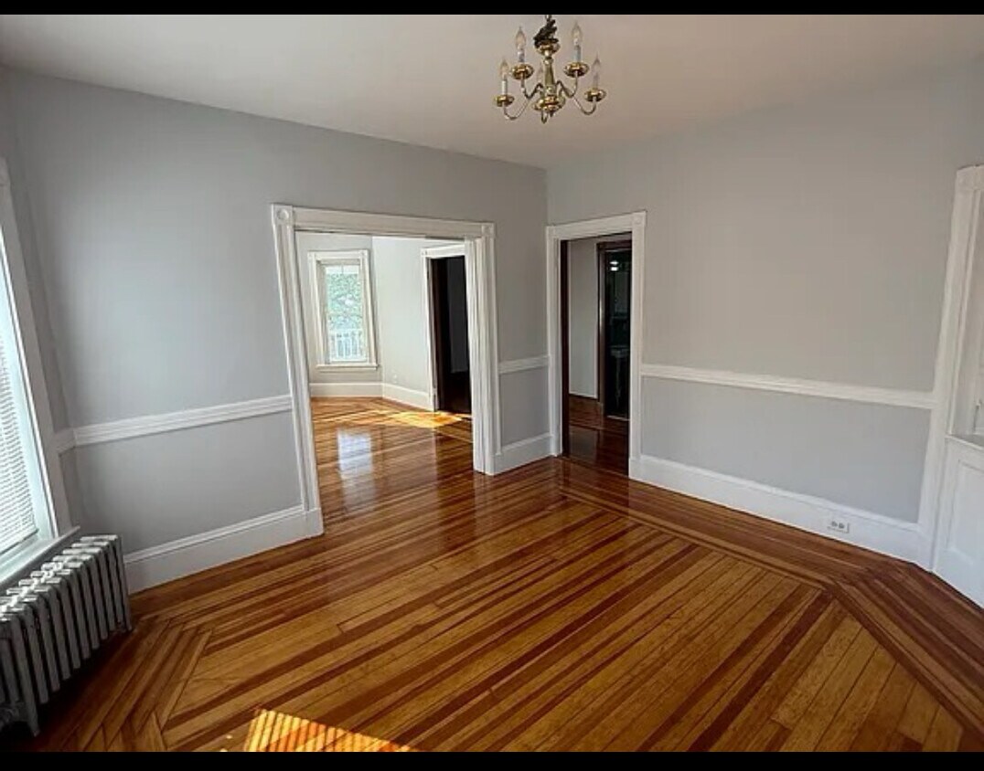 Building Photo - 68 Willow Ave