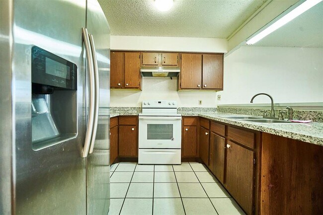 Foto del edificio - 8622 Dairy View Ln