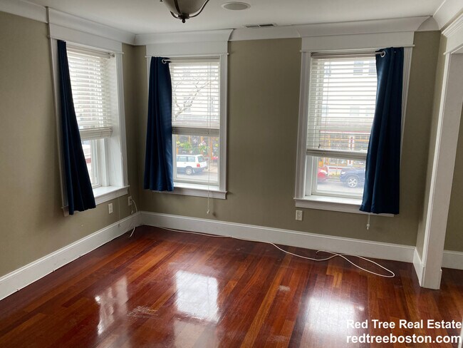 Building Photo - 632 E Broadway