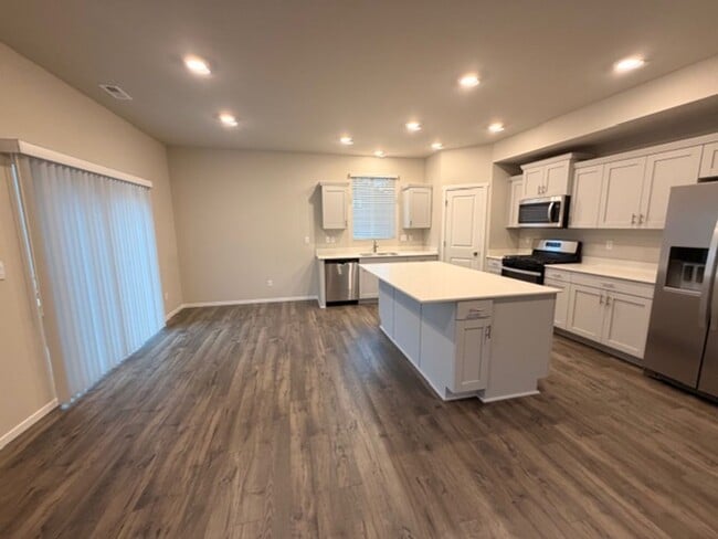 Foto del edificio - Brand New 2025 Home in Bakerview