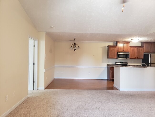 Building Photo - 1800 Balmoral Dr