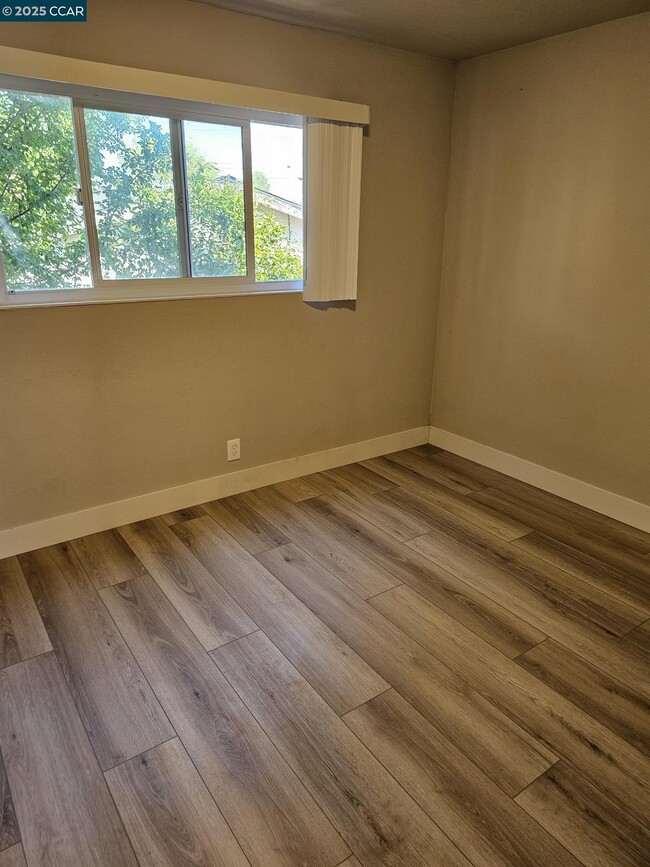 Building Photo - 2291 Cuadra Ct