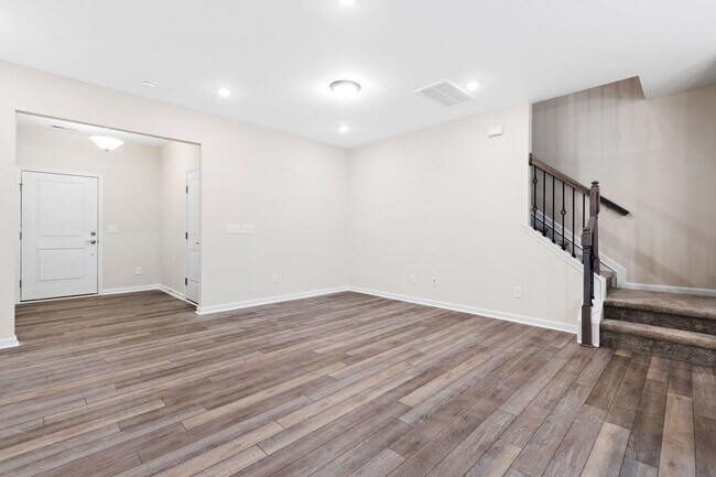 Building Photo - Modern & Charming 3-Bedroom Townhome in Durham!