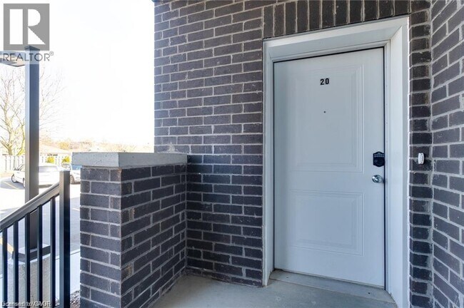 Photo du bâtiment - 600 Victoria St S