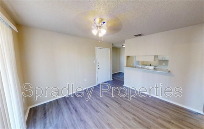 Foto del edificio - 200 Bosque Rd