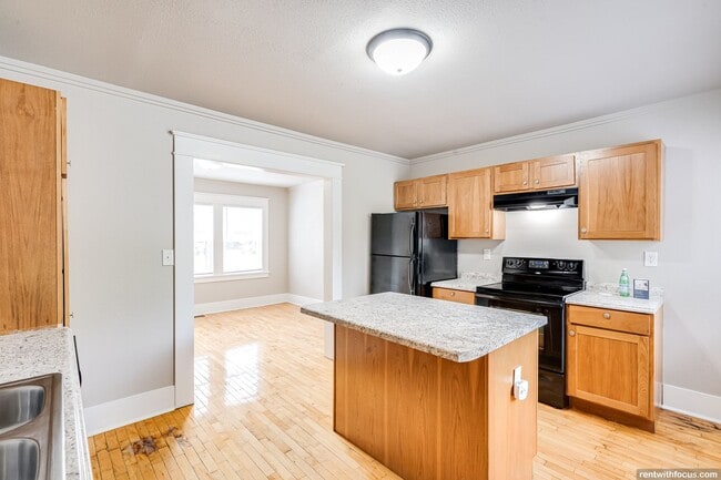 Building Photo - 1202-1318 Summit Ave.