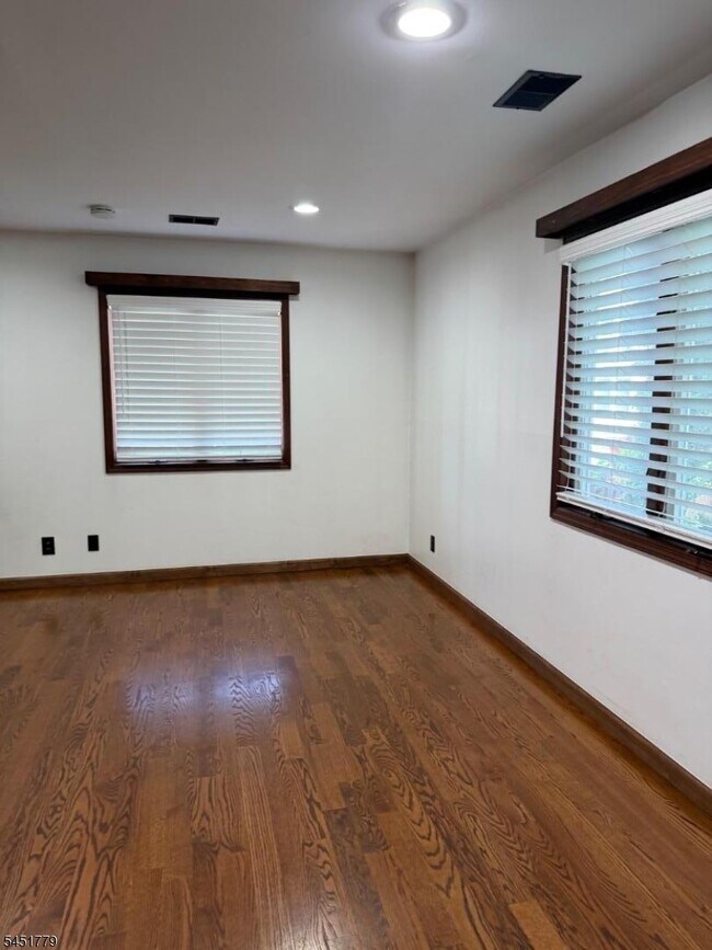 Building Photo - 52 Heckel St
