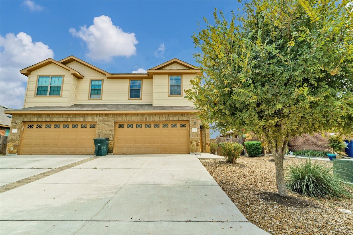 Foto principal - Nice 3 Bedroom Duplex located in New Braun...