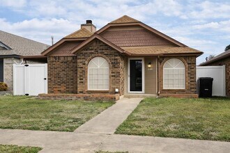 Building Photo - 2138 Lonnie Ln