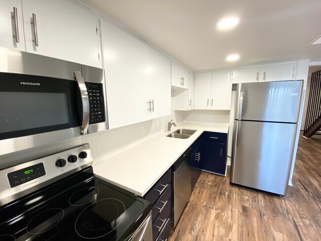 Building Photo - 3212 Crosscreek Dr