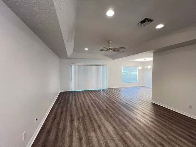 Building Photo - Beautifully Updated 3BR/2BA Home with Modern Finishes in Lake View Village - Lawncare included!