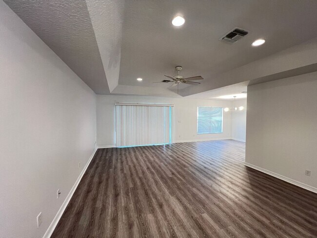 Foto del edificio - Beautifully Updated 3BR/2BA Home with Modern Finishes in Lake View Village - Lawncare included!