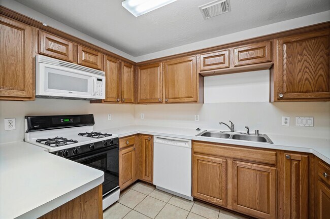 Building Photo - 26115 Cypresswood Dr