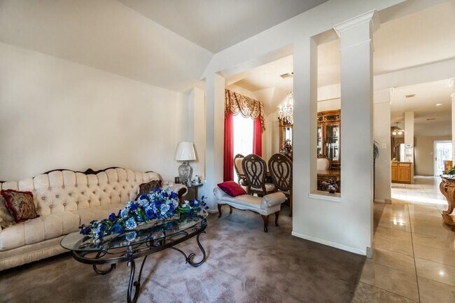 Los muebles reales son diferentes a los de la foto. - 11120 Amaranth Ln