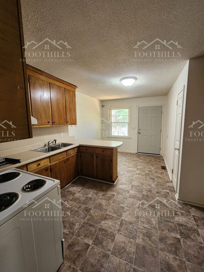 Building Photo - 418 W Fredericks St