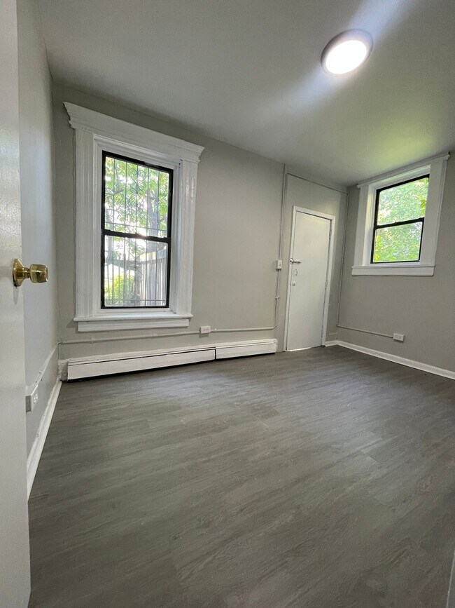 Foto del edificio - 115 Bostwick Ave