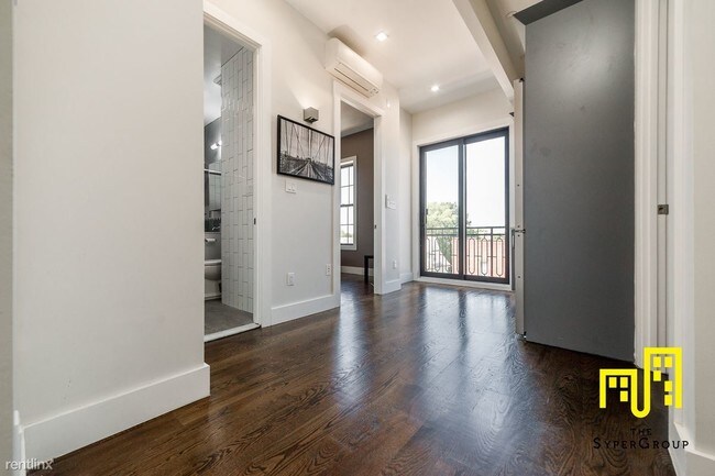 Building Photo - 2 br, 1 bath Apartment - 2918 Farragut Rd