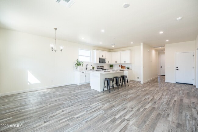 Foto del edificio - 909 E Desert Ln