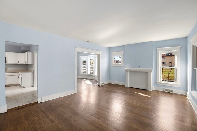 Building Photo - Newly Renovated Four Bedroom!