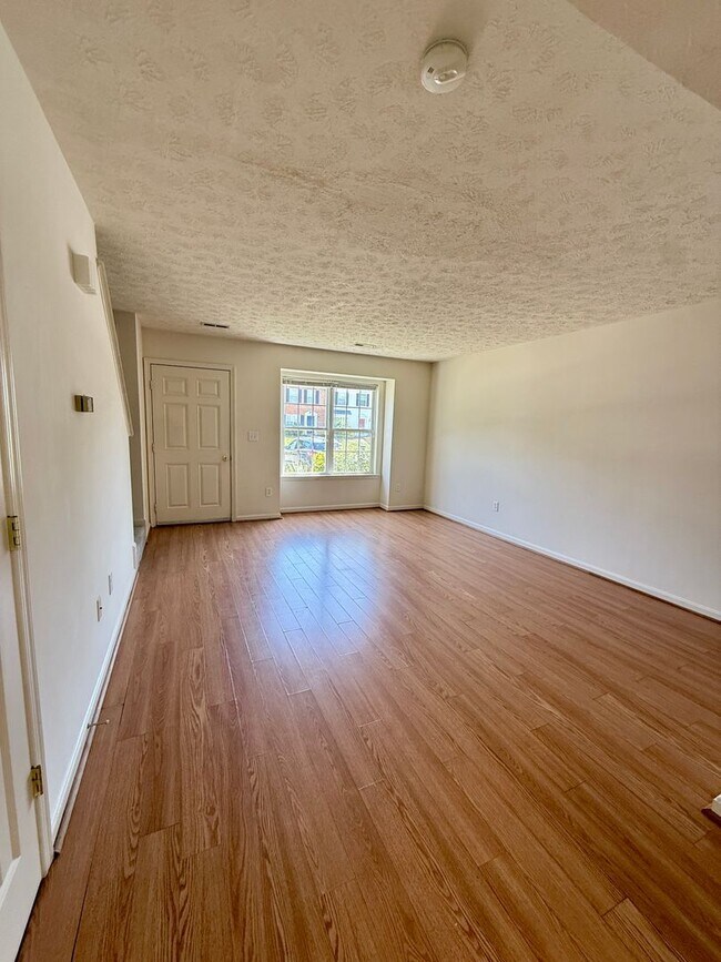 Building Photo - 9906 Warwick Pl