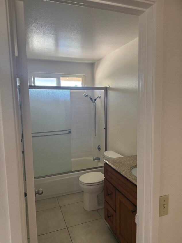 Foto del edificio - 11782 Garden Grove Blvd