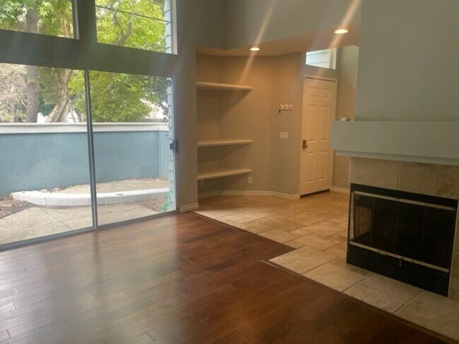 Foto del edificio - Comfortable Living with Private Patio and Community Amenities