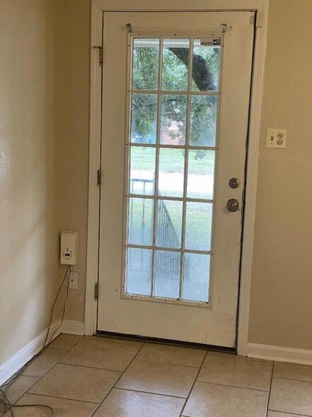 Foto del edificio - 1361 Westlawn Dr