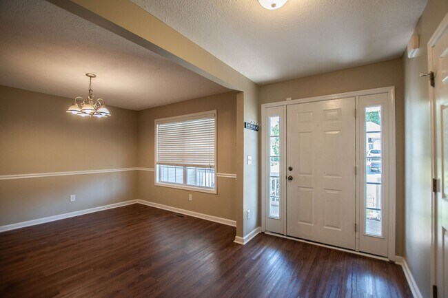 Foto del edificio - Four Bedroom with Bonus!