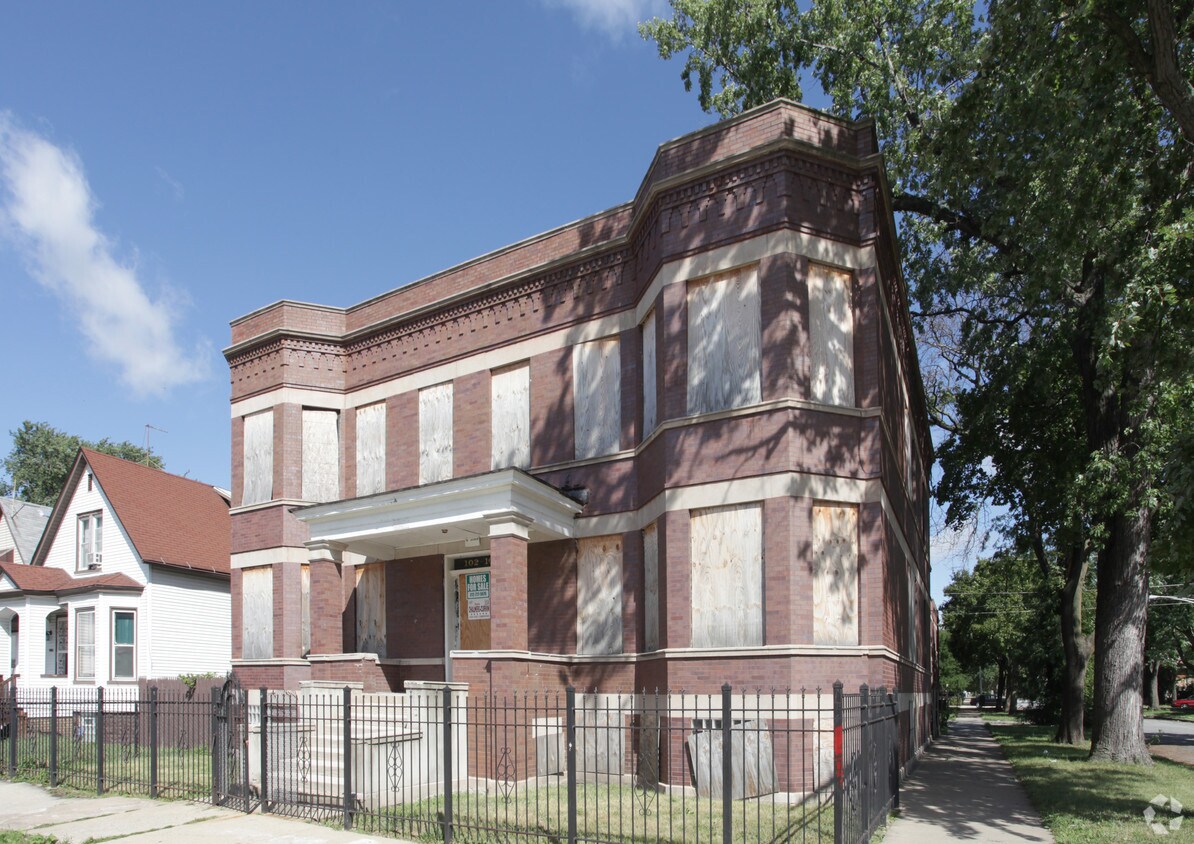 Primary Photo - 100-102 W 109th Pl