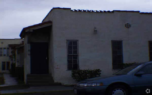 Building Photo - Garfield Avenue Apartments