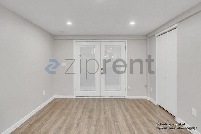 Foto del edificio - 8360 10th Ave NW