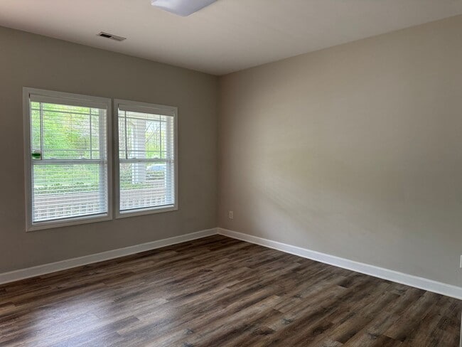 Building Photo - Two Bedroom Townhouse in Sherrills Ford wi...