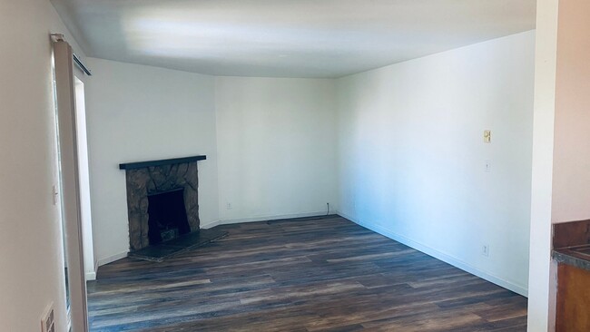 Foto del edificio - Fantastic Renovated 2-Bedroom Condo in Gre...