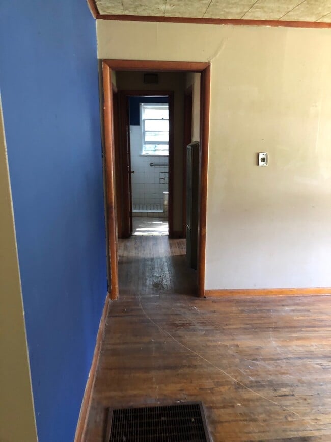 Building Photo - 3 bedroom