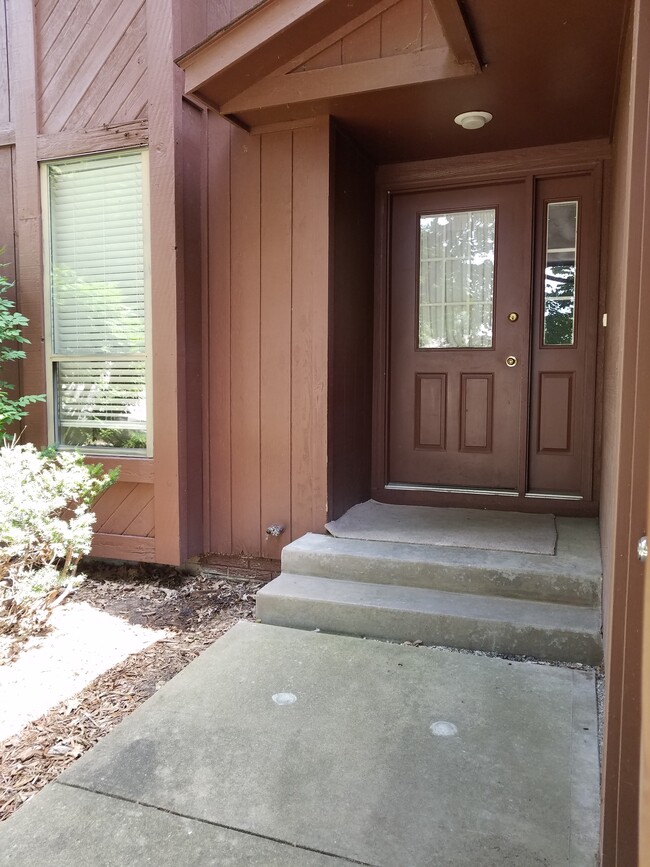 Private entrance - 1248 Dolen Pl