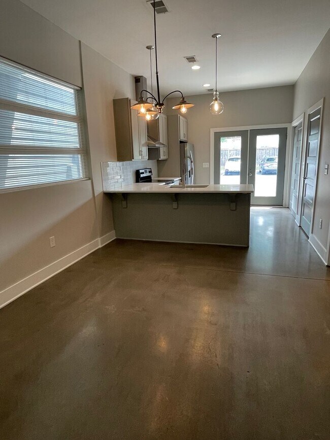 Foto del edificio - Incredible 2 Bedroom 2.5 Bath Townhome wit...