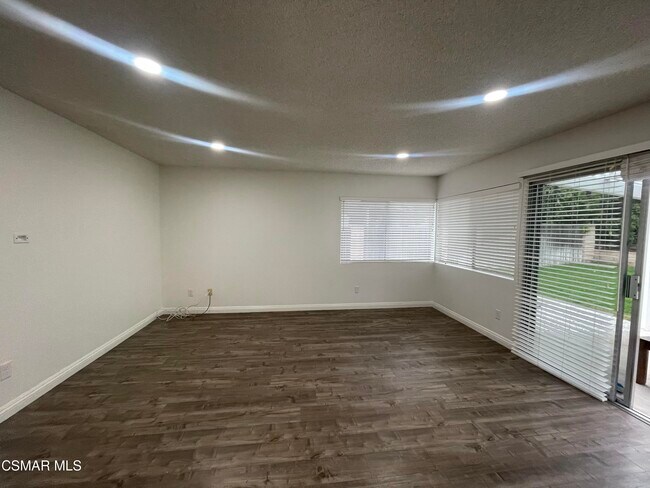 Building Photo - 5822 Dovetail Dr