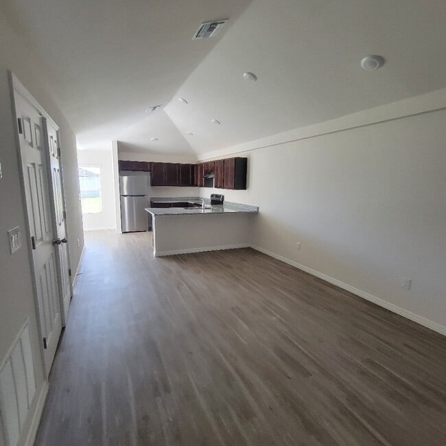 Interior Photo - 27074 Adams St
