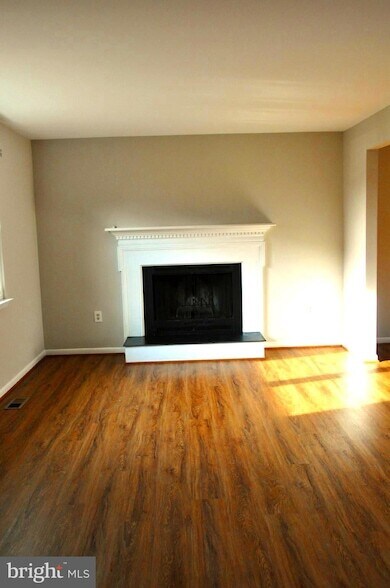 Foto del edificio - 9705 Glen Ave