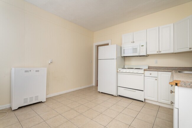 Building Photo - 1999 Commonwealth Ave