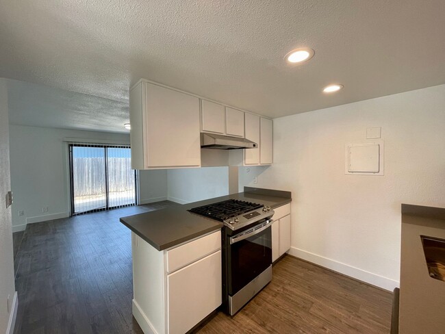 6609-6611 50th St - 6609-6611 50th St Apartment