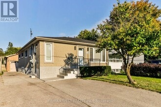 Building Photo - 13 Richardson Dr