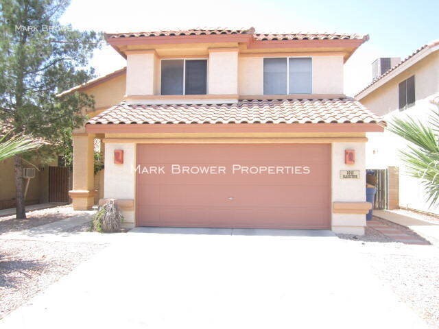 Building Photo - 1048 N Blackstone Dr